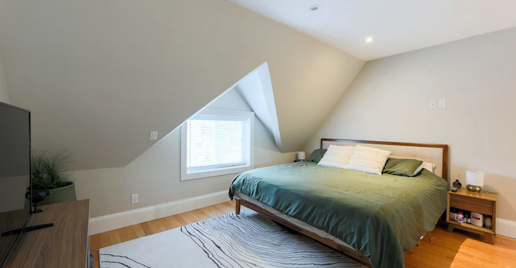 35 Dingwall Avenue, Toronto, ON, M4J 1C4 - 24