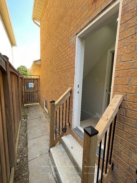 1538 Amberlea Road, Pickering, ON, L1V 4V4 - 14