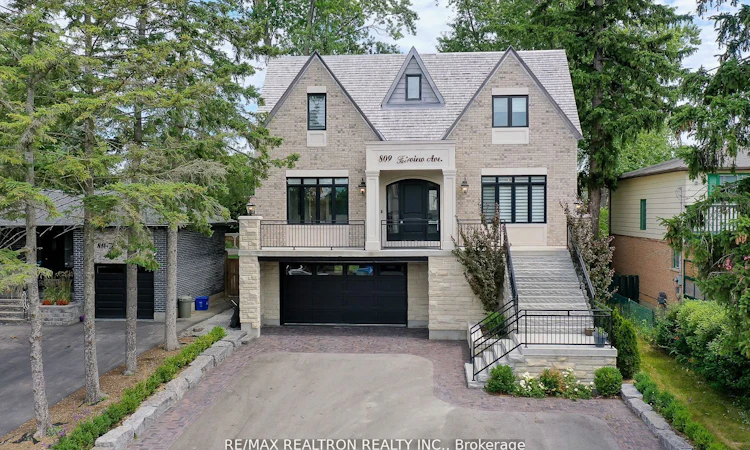 809 Fairview Avenue