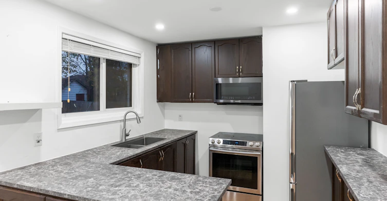 MAIN-312 Palmerston Avenue, Whitby, ON, L1N 3E9 - 4