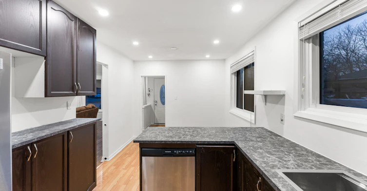 MAIN-312 Palmerston Avenue, Whitby, ON, L1N 3E9 - 7