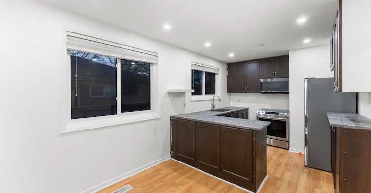 MAIN-312 Palmerston Avenue, Whitby, ON, L1N 3E9 - 3