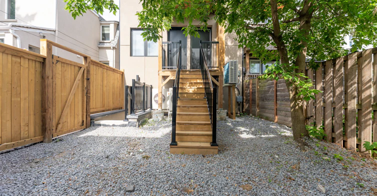 4-352 Jones Avenue, Toronto, ON, M4J 3G3 - 14