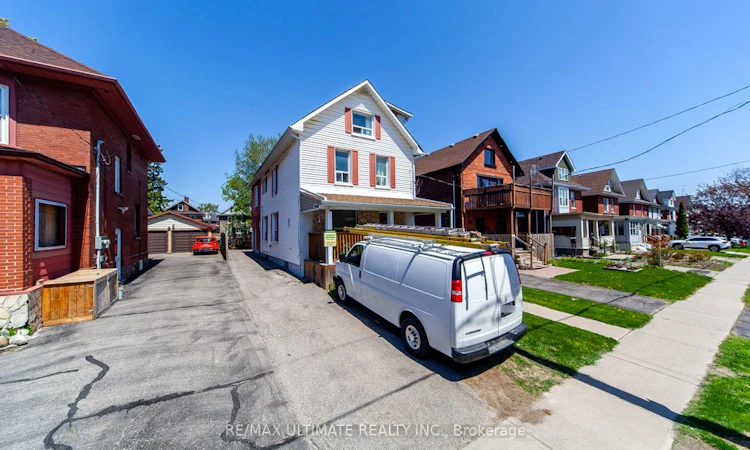 128 Elgin Street E