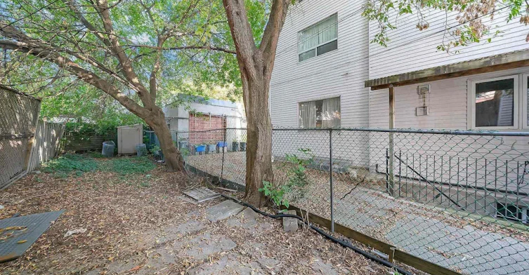 Main-880 Dundas Street E, Toronto, ON, M4M 1R3 - 14