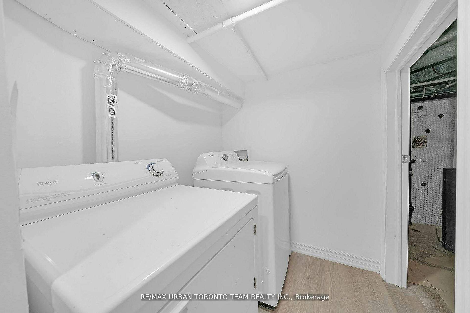 Main-880 Dundas Street E, Toronto, ON, M4M 1R3 - 13