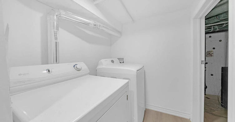Main-880 Dundas Street E, Toronto, ON, M4M 1R3 - 13