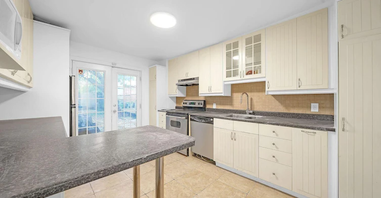Main-880 Dundas Street E, Toronto, ON, M4M 1R3 - 10