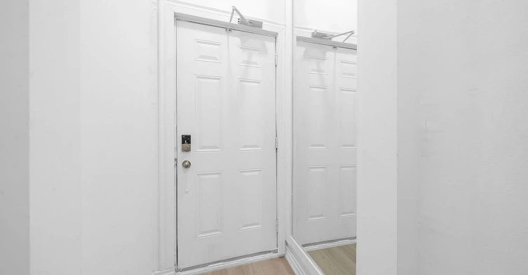Main-880 Dundas Street E, Toronto, ON, M4M 1R3 - 5