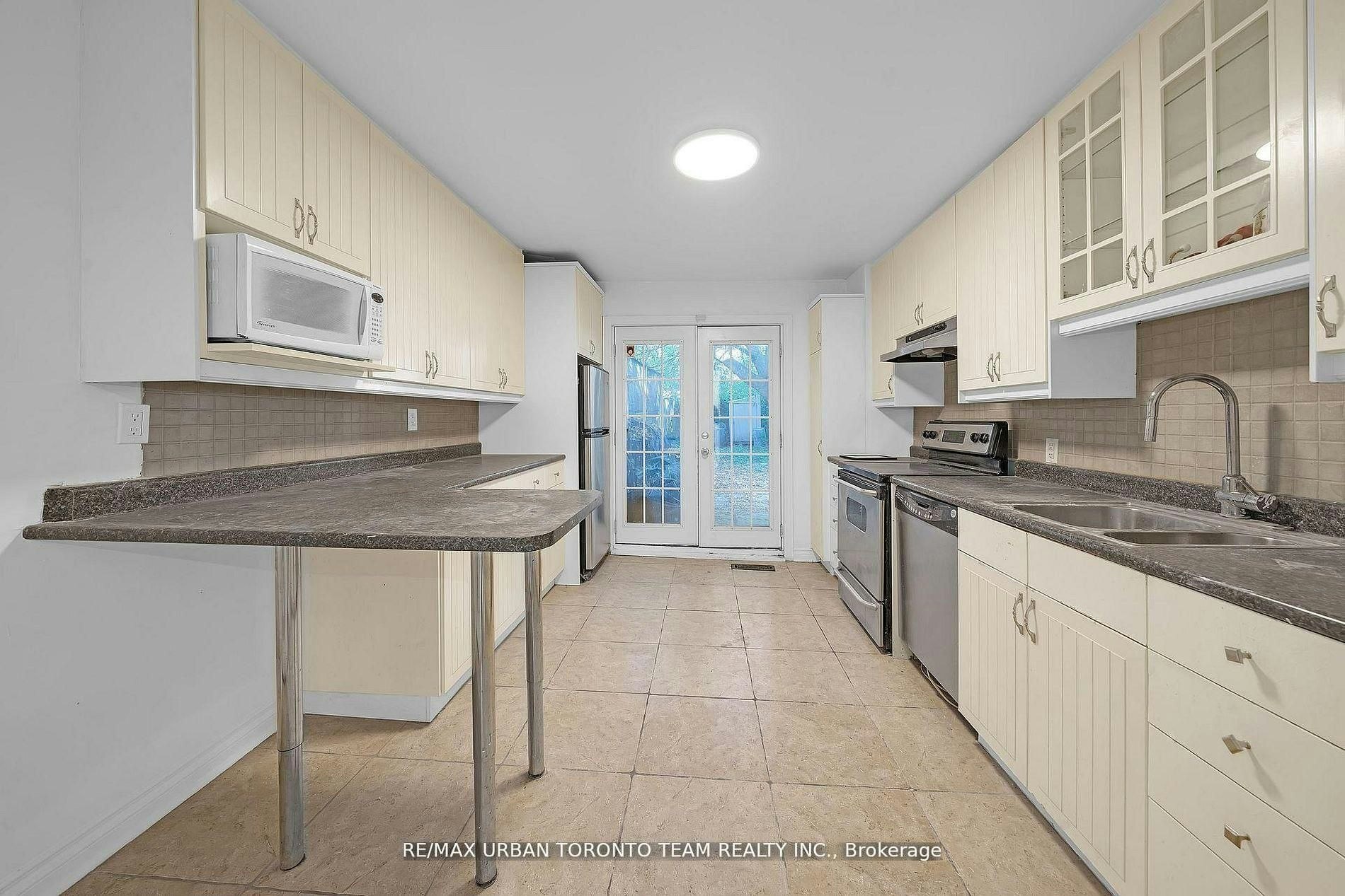 Main-880 Dundas Street E, Toronto, ON, M4M 1R3 - 9
