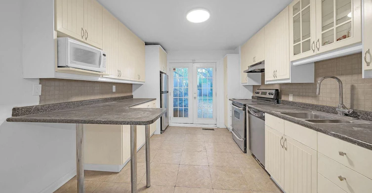 Main-880 Dundas Street E, Toronto, ON, M4M 1R3 - 9