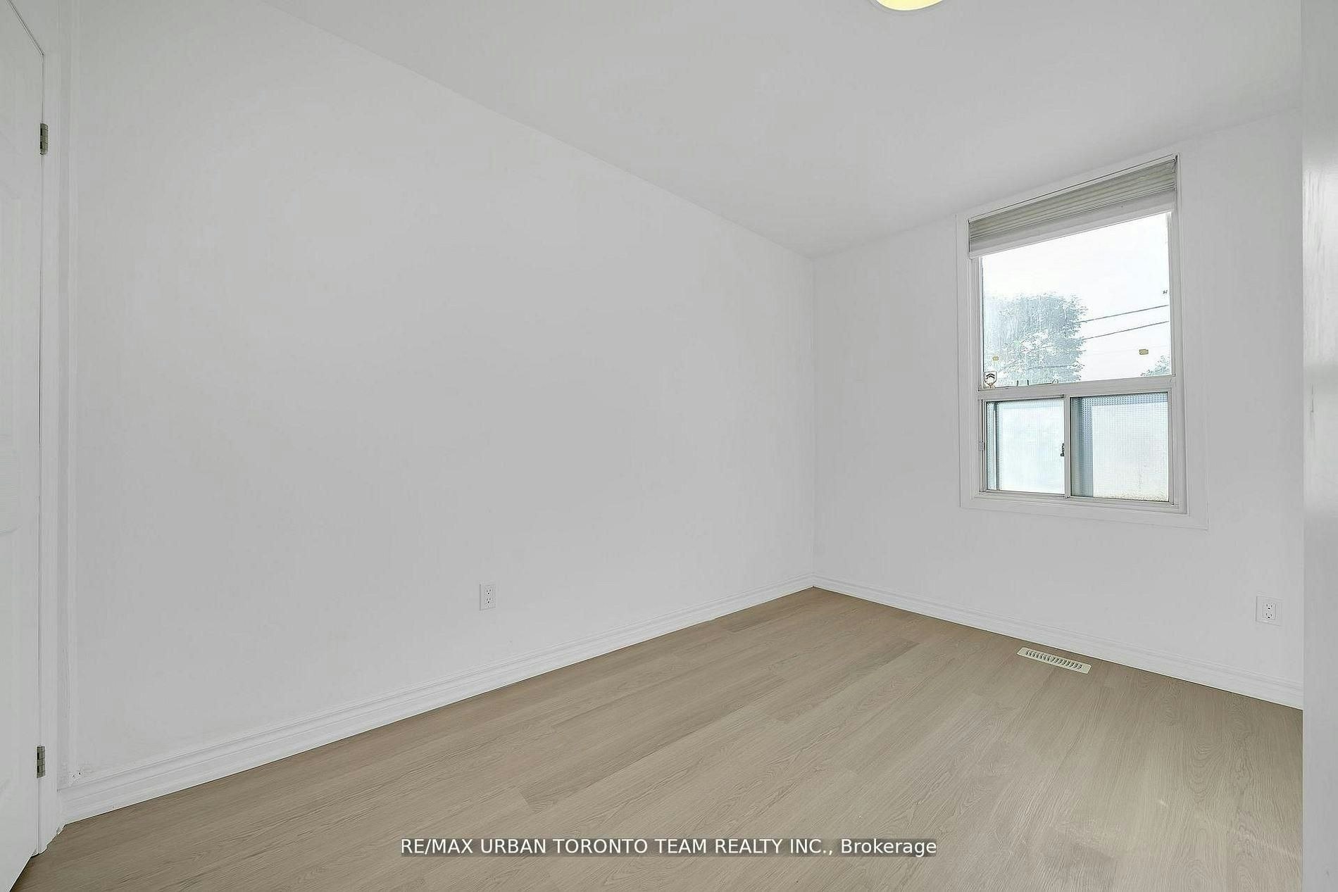 Main-880 Dundas Street E, Toronto, ON, M4M 1R3 - 6