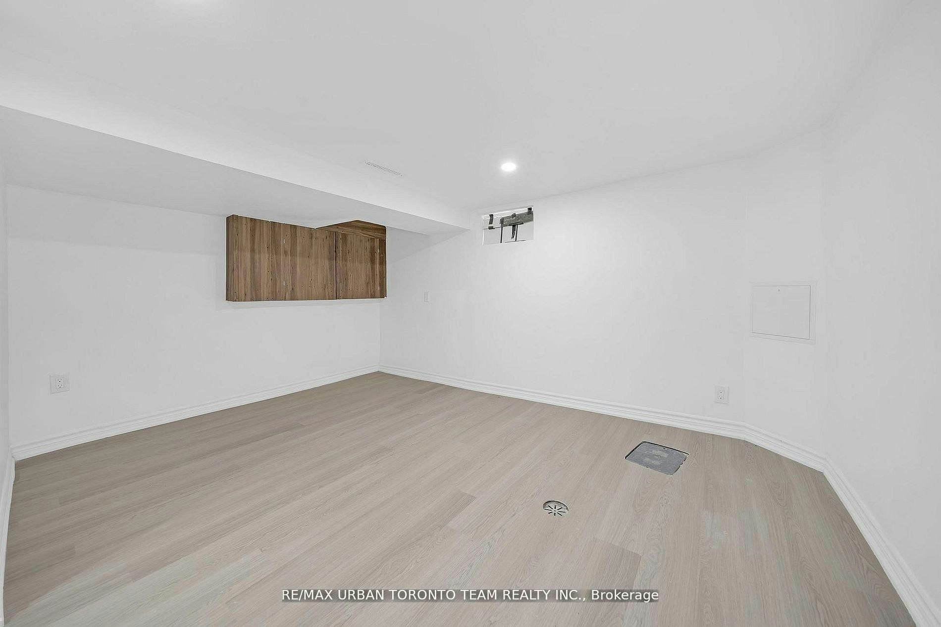 Main-880 Dundas Street E, Toronto, ON, M4M 1R3 - 11