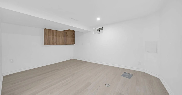 Main-880 Dundas Street E, Toronto, ON, M4M 1R3 - 11