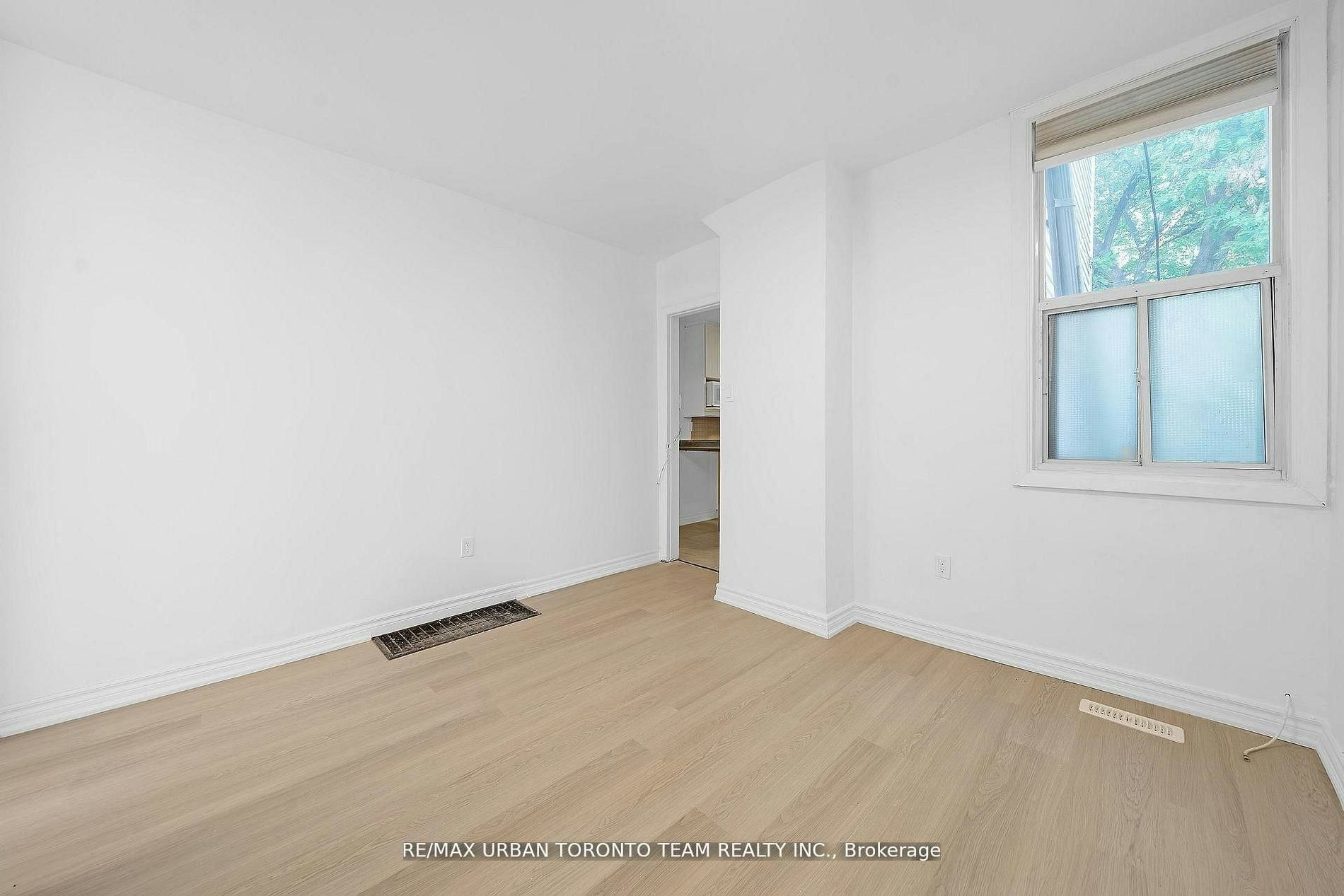 Main-880 Dundas Street E, Toronto, ON, M4M 1R3 - 7