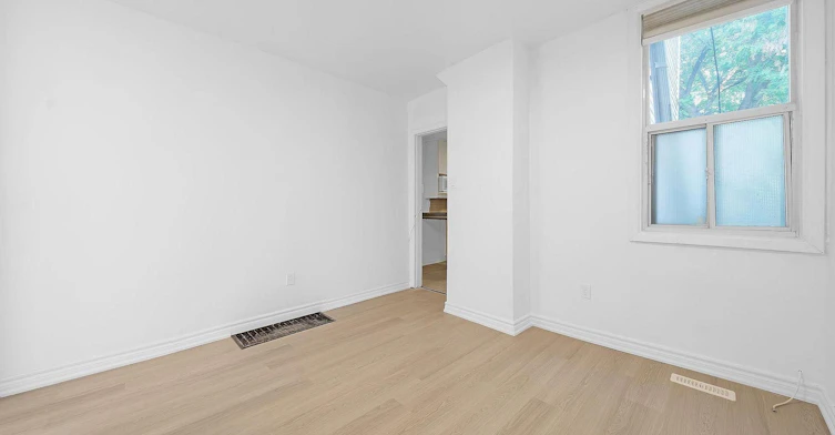 Main-880 Dundas Street E, Toronto, ON, M4M 1R3 - 7