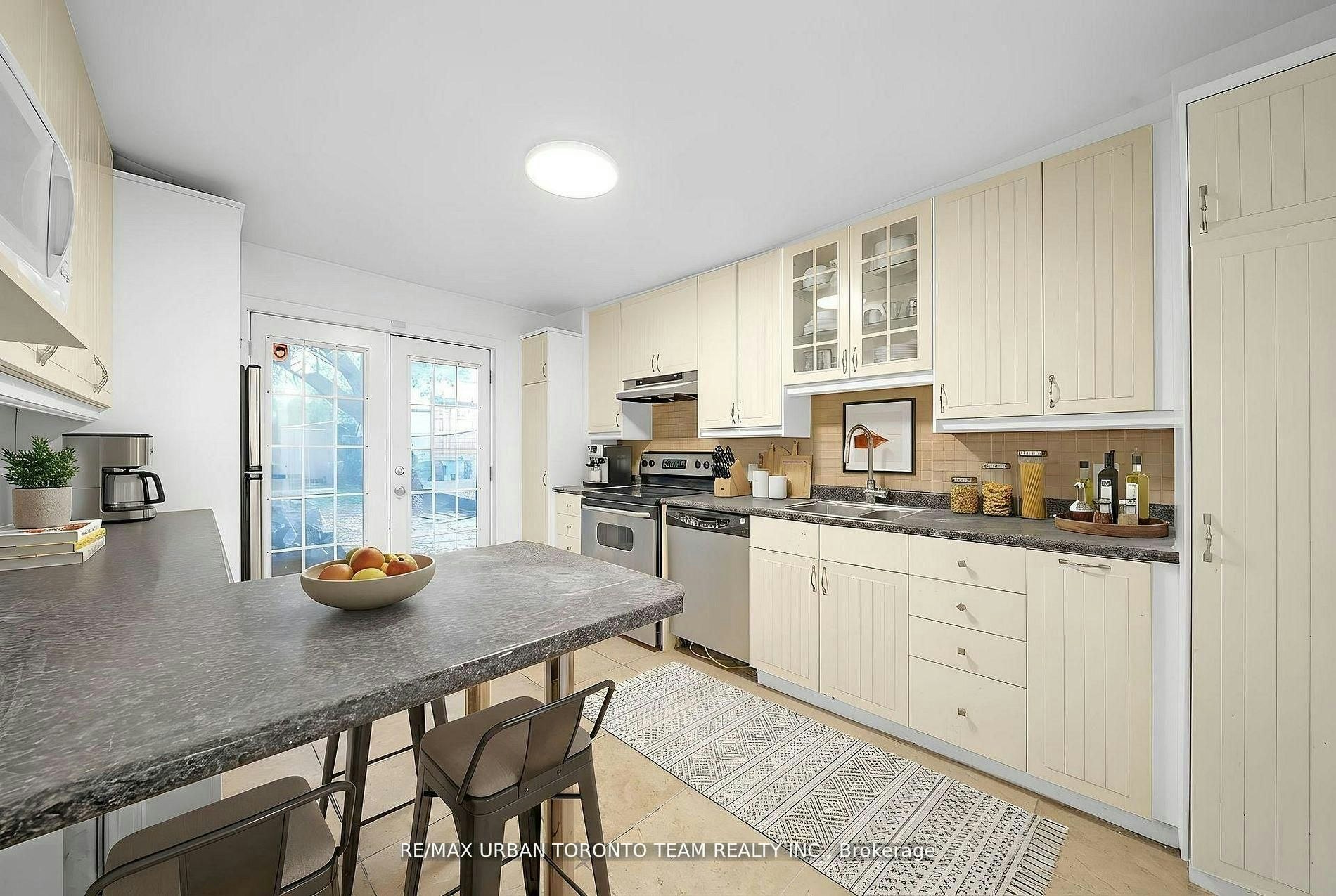 Main-880 Dundas Street E, Toronto, ON, M4M 1R3 - 3