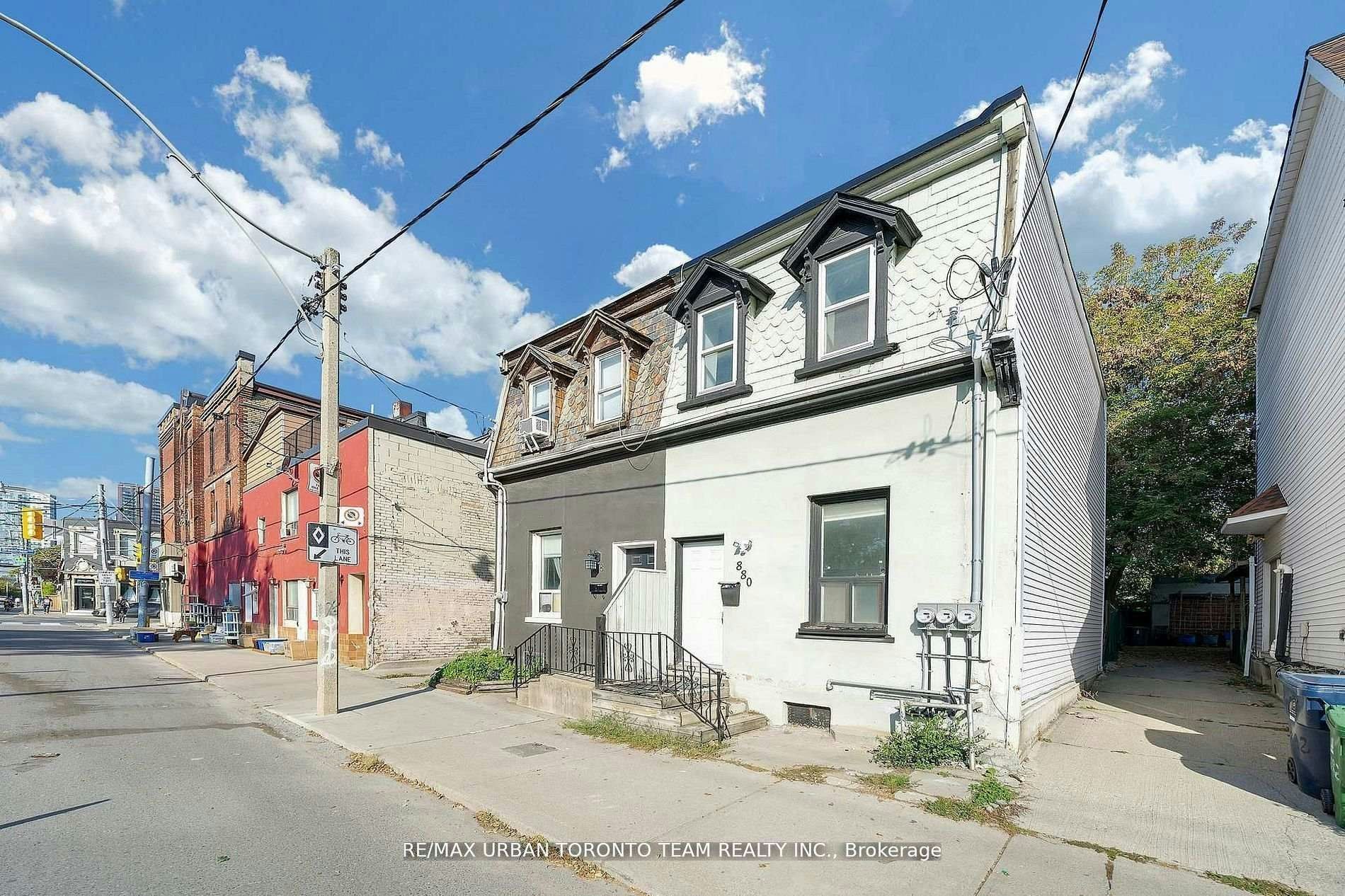 Main-880 Dundas Street E, Toronto, ON, M4M 1R3 - 18