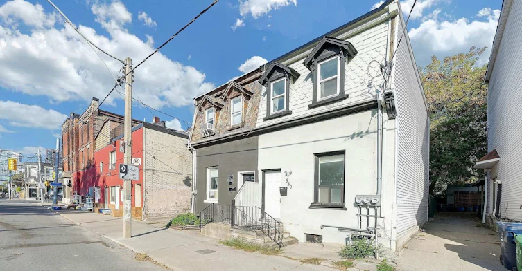 Main-880 Dundas Street E, Toronto, ON, M4M 1R3 - 18