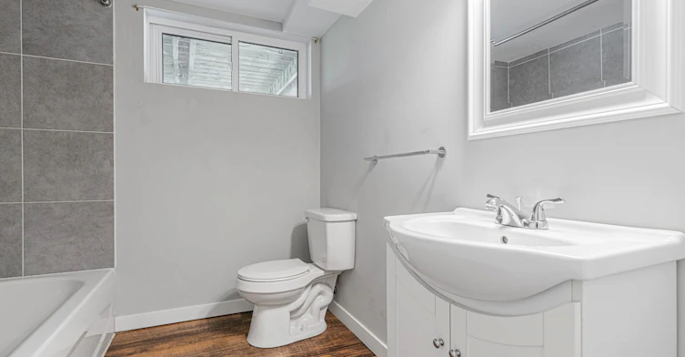 Lower-297 Geneva Avenue, Oshawa, ON, L1J 1L9 - 7
