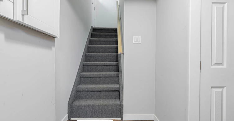 Lower-297 Geneva Avenue, Oshawa, ON, L1J 1L9 - 11