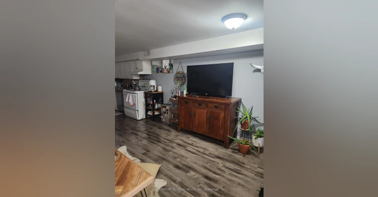 Lower-1117 Queen Street E, Toronto, ON, M4M 1K9 - 6