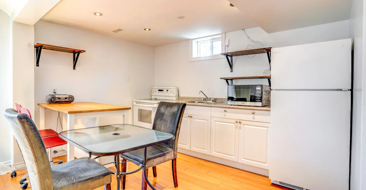 BSMT-17 Avis Crescent, Toronto, ON, M4B 1B8 - 6