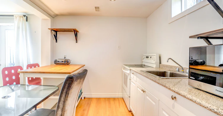 BSMT-17 Avis Crescent, Toronto, ON, M4B 1B8 - 11