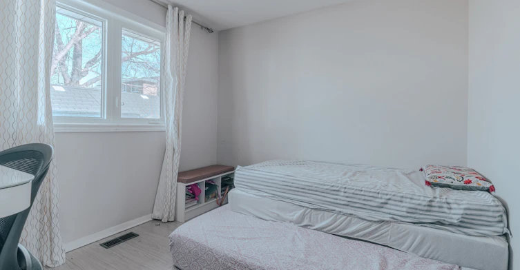 Upper-20 Manorglen Crescent, Toronto, ON, M1S 1W4 - 10