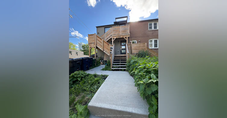2-200 Munro Street, Toronto, ON, M4M 2C2