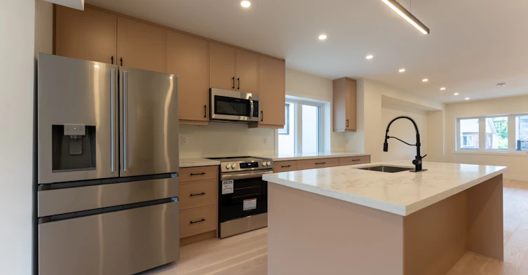 8 Doncaster Avenue, Toronto, ON, M4C 1Y5 - 3