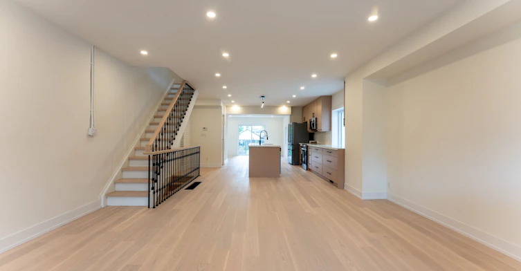 8 Doncaster Avenue, Toronto, ON, M4C 1Y5 - 6