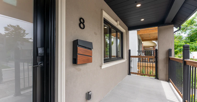 8 Doncaster Avenue, Toronto, ON, M4C 1Y5 - 2
