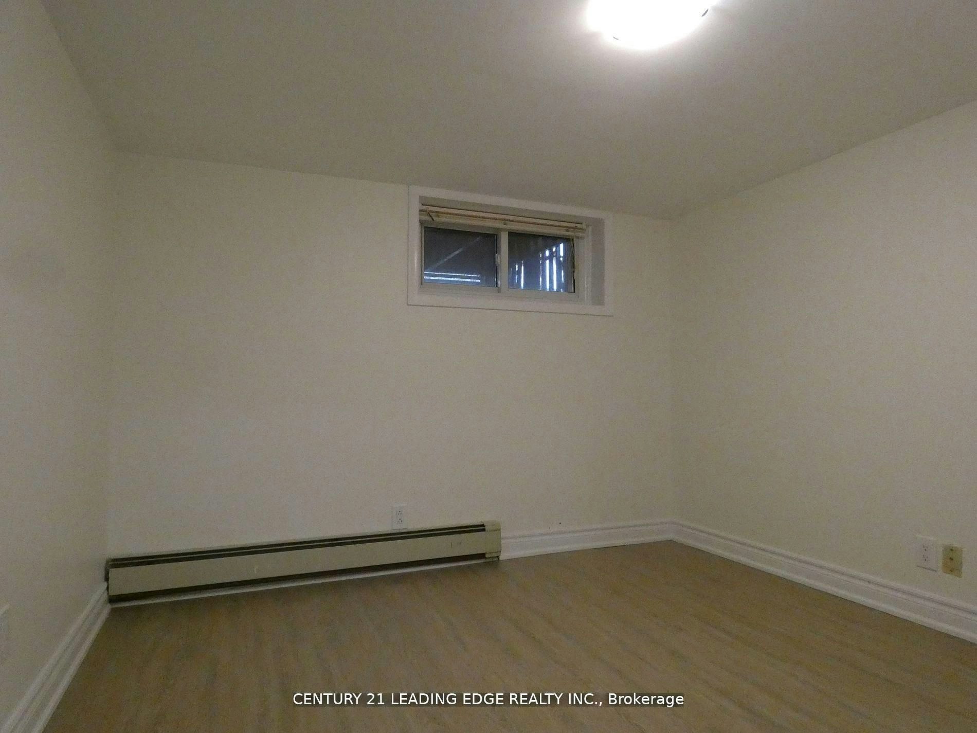 Lower-26 Scotswood Road, Toronto, ON, M1R 3N2 - 11