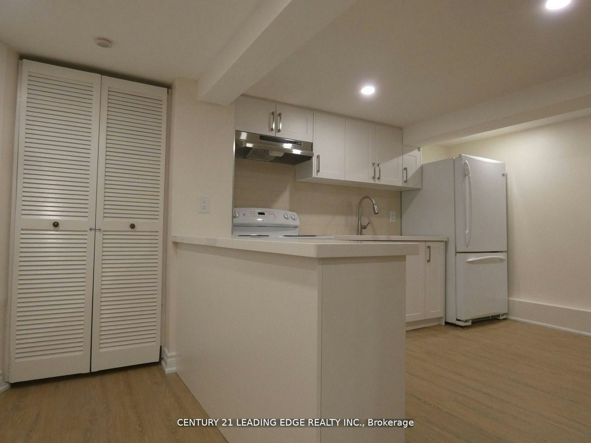 Lower-26 Scotswood Road, Toronto, ON, M1R 3N2 - 7
