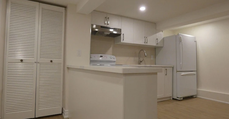 Lower-26 Scotswood Road, Toronto, ON, M1R 3N2 - 7