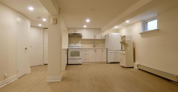 Lower-26 Scotswood Road, Toronto, ON, M1R 3N2 - 15