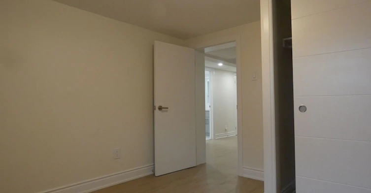 Lower-26 Scotswood Road, Toronto, ON, M1R 3N2 - 14
