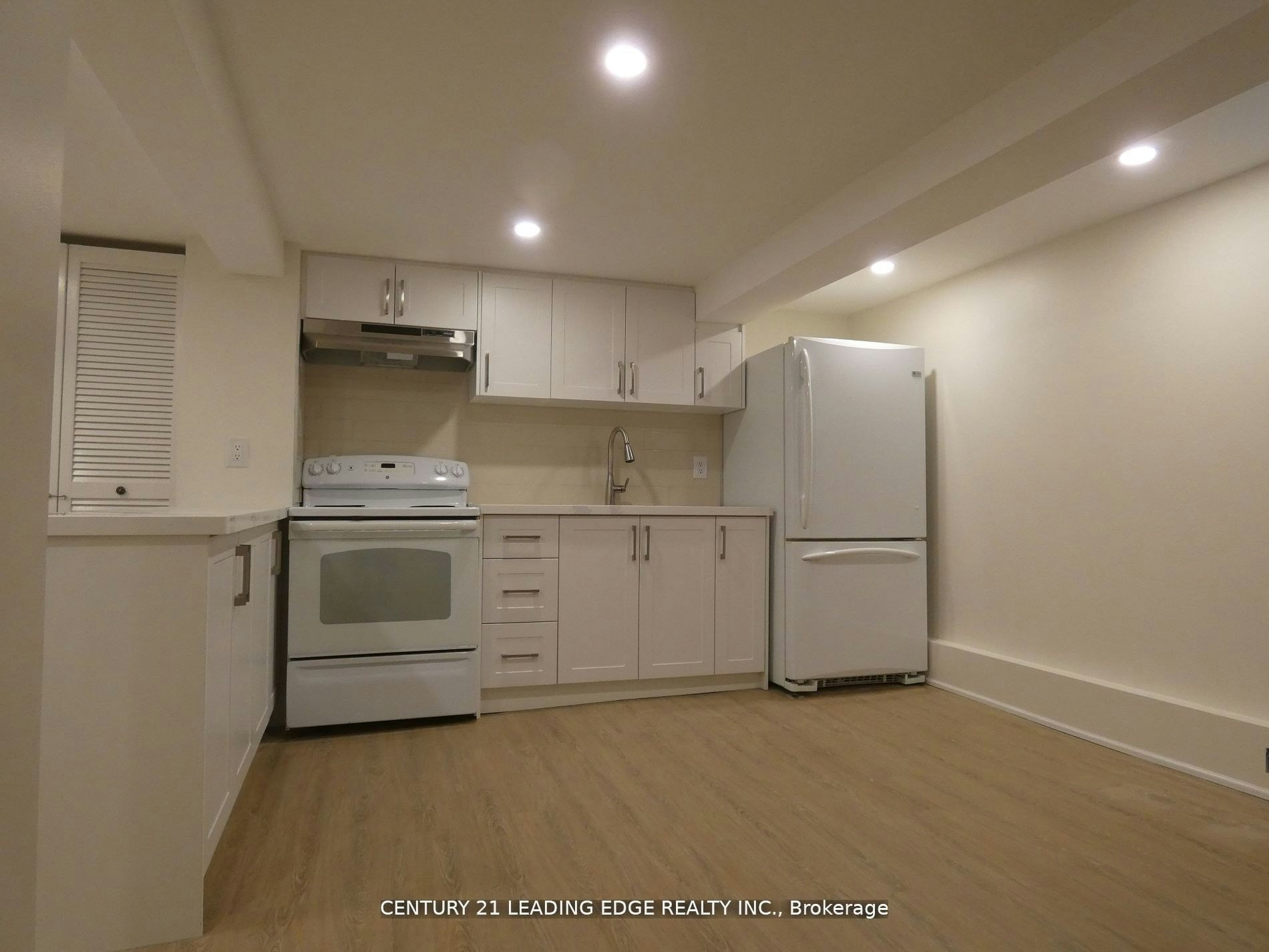 Lower-26 Scotswood Road, Toronto, ON, M1R 3N2 - 6