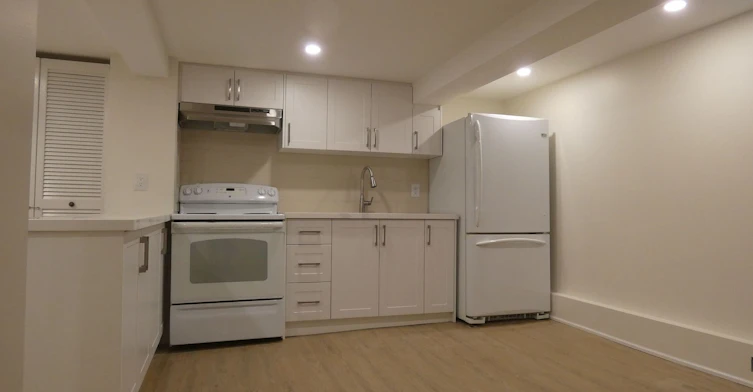 Lower-26 Scotswood Road, Toronto, ON, M1R 3N2 - 6