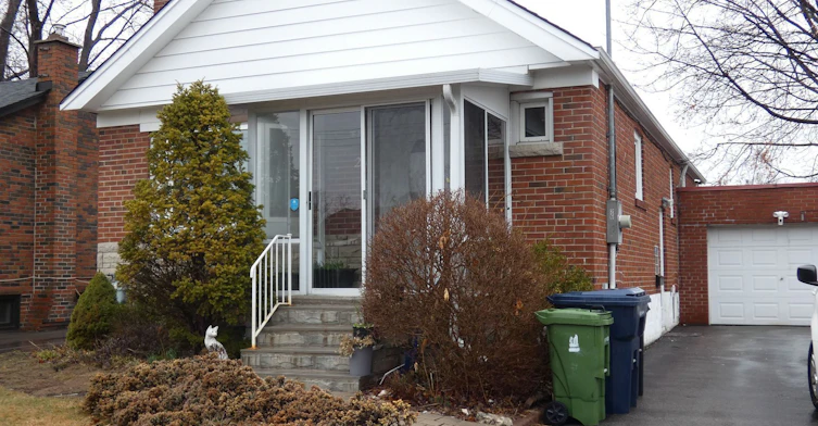 Lower-26 Scotswood Road, Toronto, ON, M1R 3N2