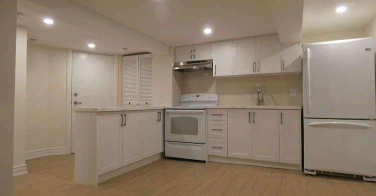 Lower-26 Scotswood Road, Toronto, ON, M1R 3N2 - 5