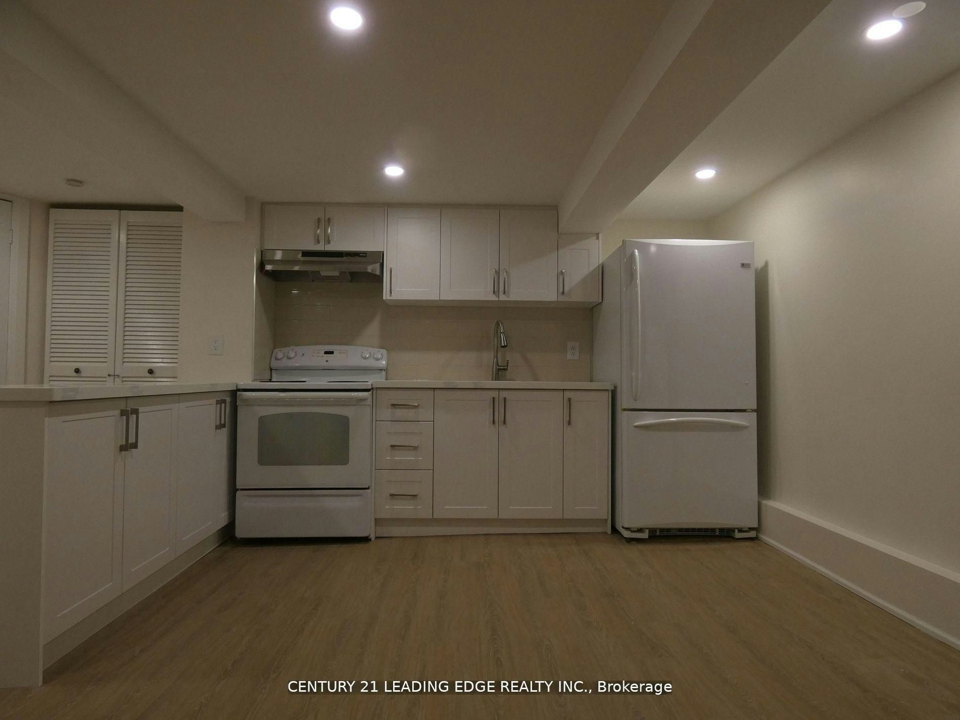 Lower-26 Scotswood Road, Toronto, ON, M1R 3N2 - 4