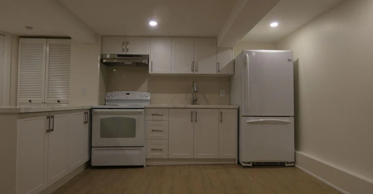 Lower-26 Scotswood Road, Toronto, ON, M1R 3N2 - 4