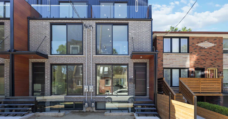 Upper-43A Cummings Street, Toronto, ON, M4M 1M9 - 2