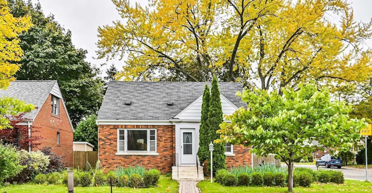 40 Plaxton Drive, Toronto, ON, M4B 2P9 - 4