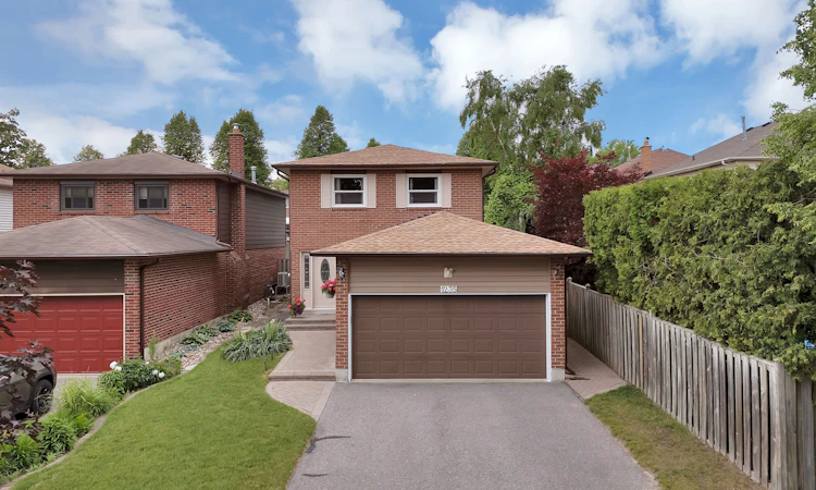 1235 Cedarcroft Crescent