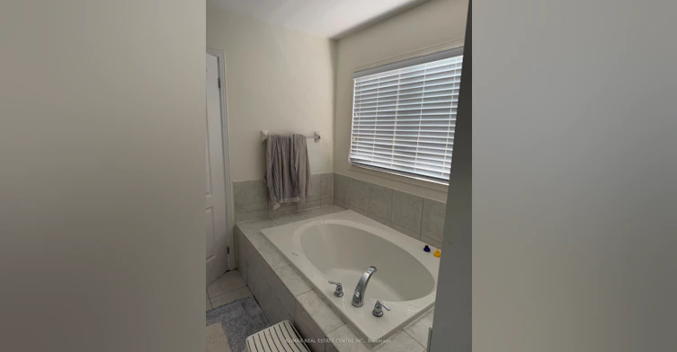 32 Ray Richards Street, Clarington, ON, L1C 0S9 - 11