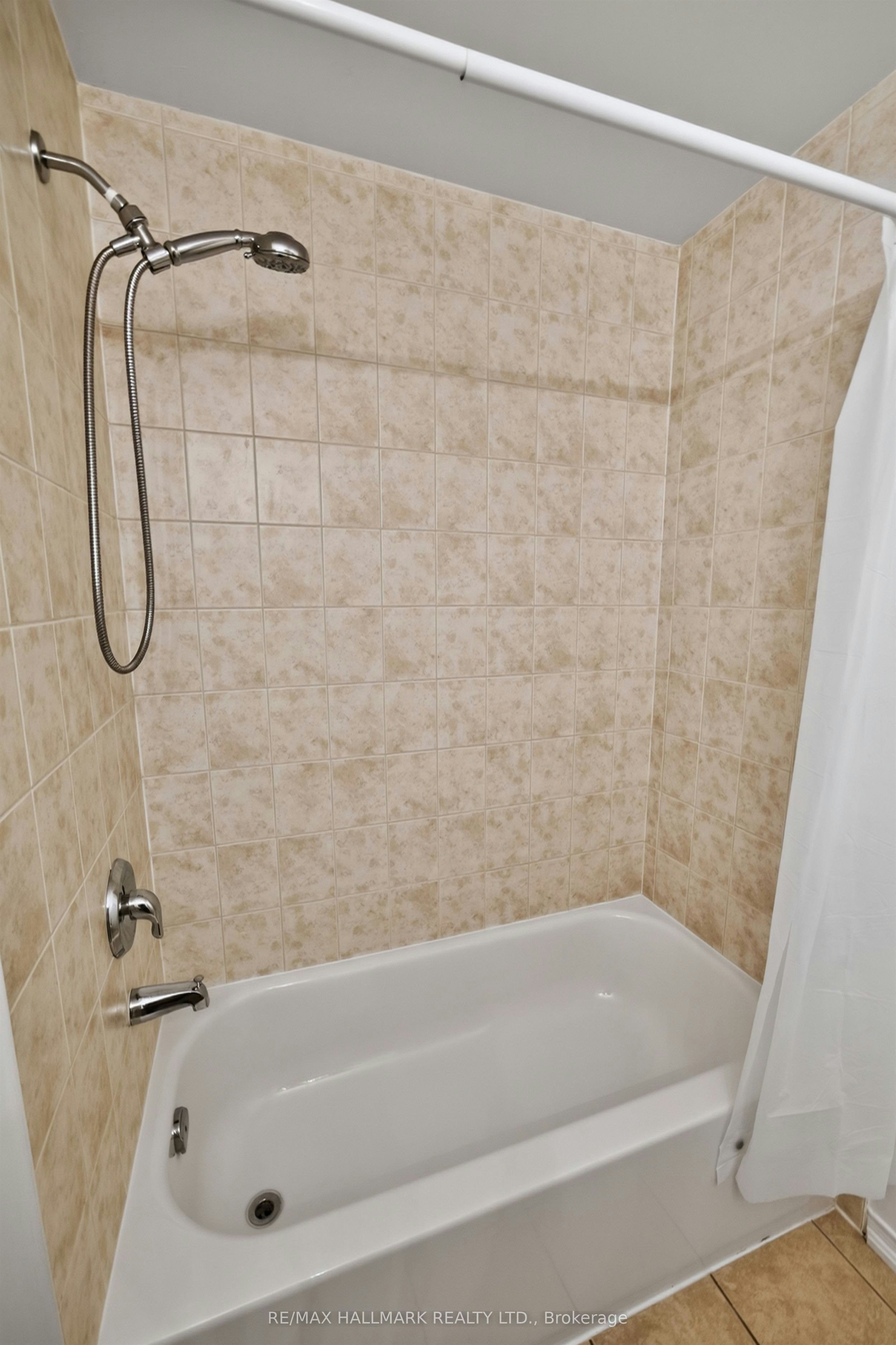 10 Linnell Street, Ajax, ON, L1Z 0K9 - 41