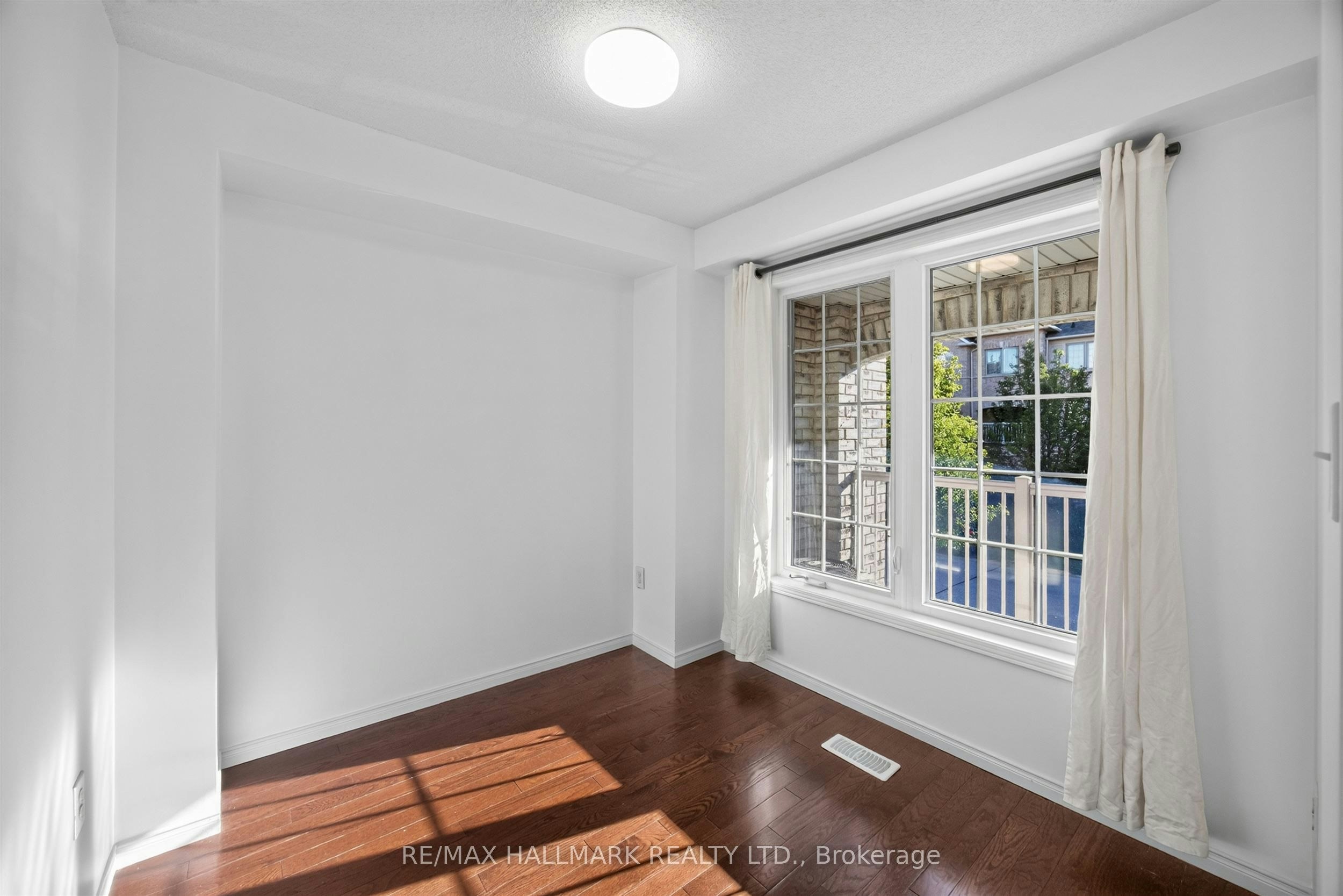 10 Linnell Street, Ajax, ON, L1Z 0K9 - 35